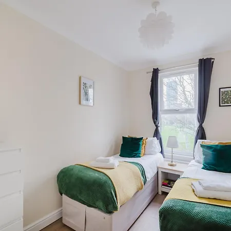 Modern Cosy Corner Flat - 2 Bed Close To 2X Tube Stations London Exterior photo