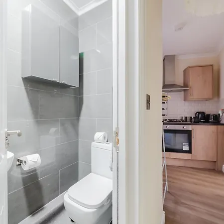 Modern Cosy Corner Flat - 2 Bed Close To 2X Tube Stations London Exterior photo