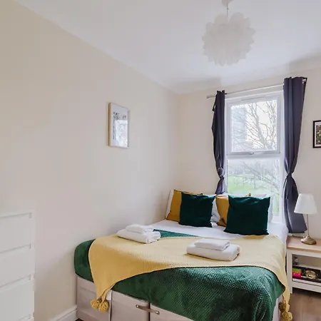 Modern Cosy Corner Flat - 2 Bed Close To 2X Tube Stations London Exterior photo
