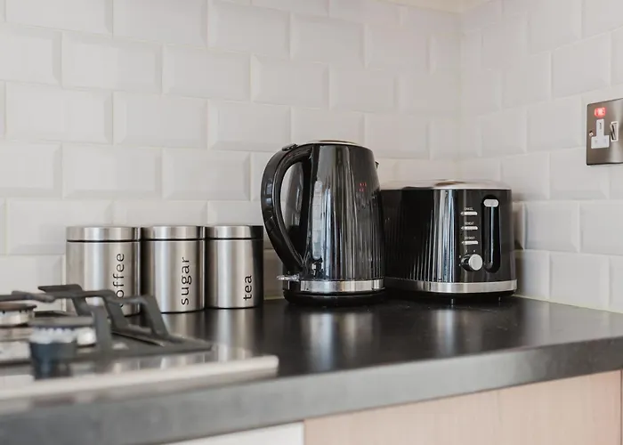 Modern Cosy Corner Flat - 2 Bed Close To 2X Tube Stations